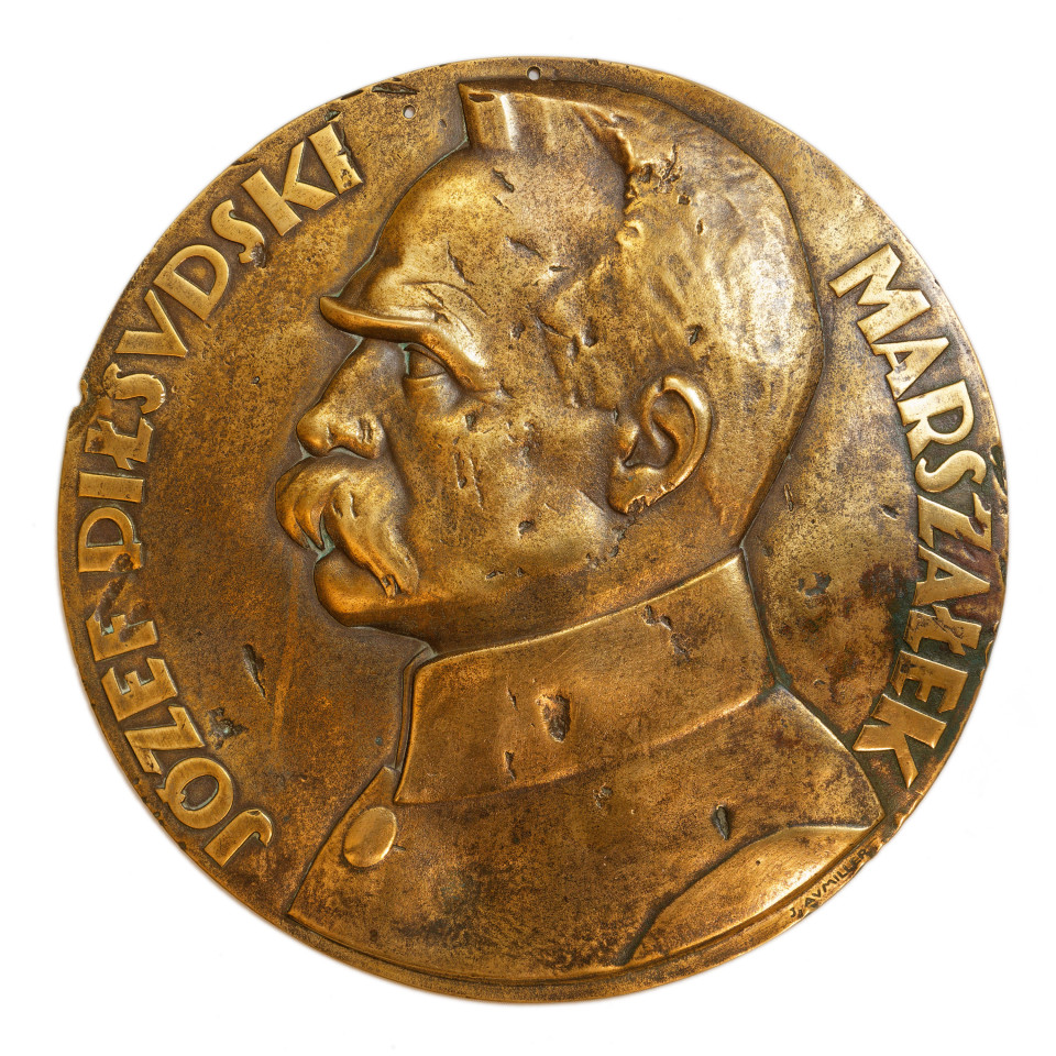 Plakieta z popiersiem Marszałka Józefa Piłsudskiego